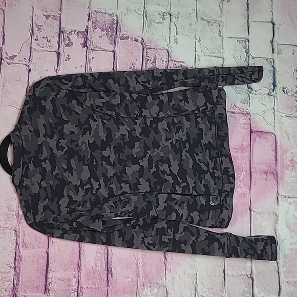 LULULEMON CLOSE TO CROSSING HERITAGE CAMO THICK PULLOVER LONG SLEEVE 8 - Picture 2 of 13